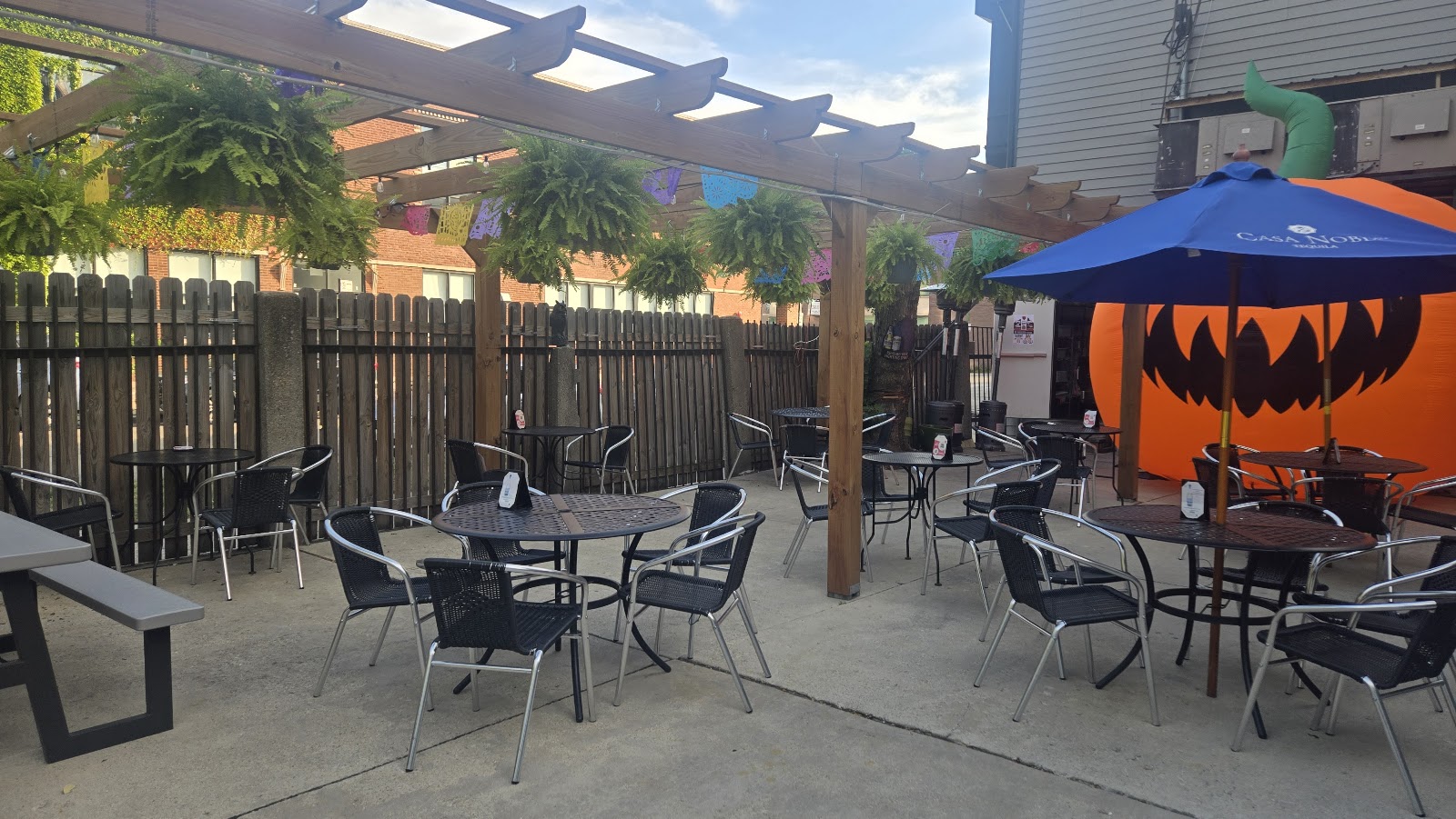 Mi Nueva Tierra Cantina/Cocina