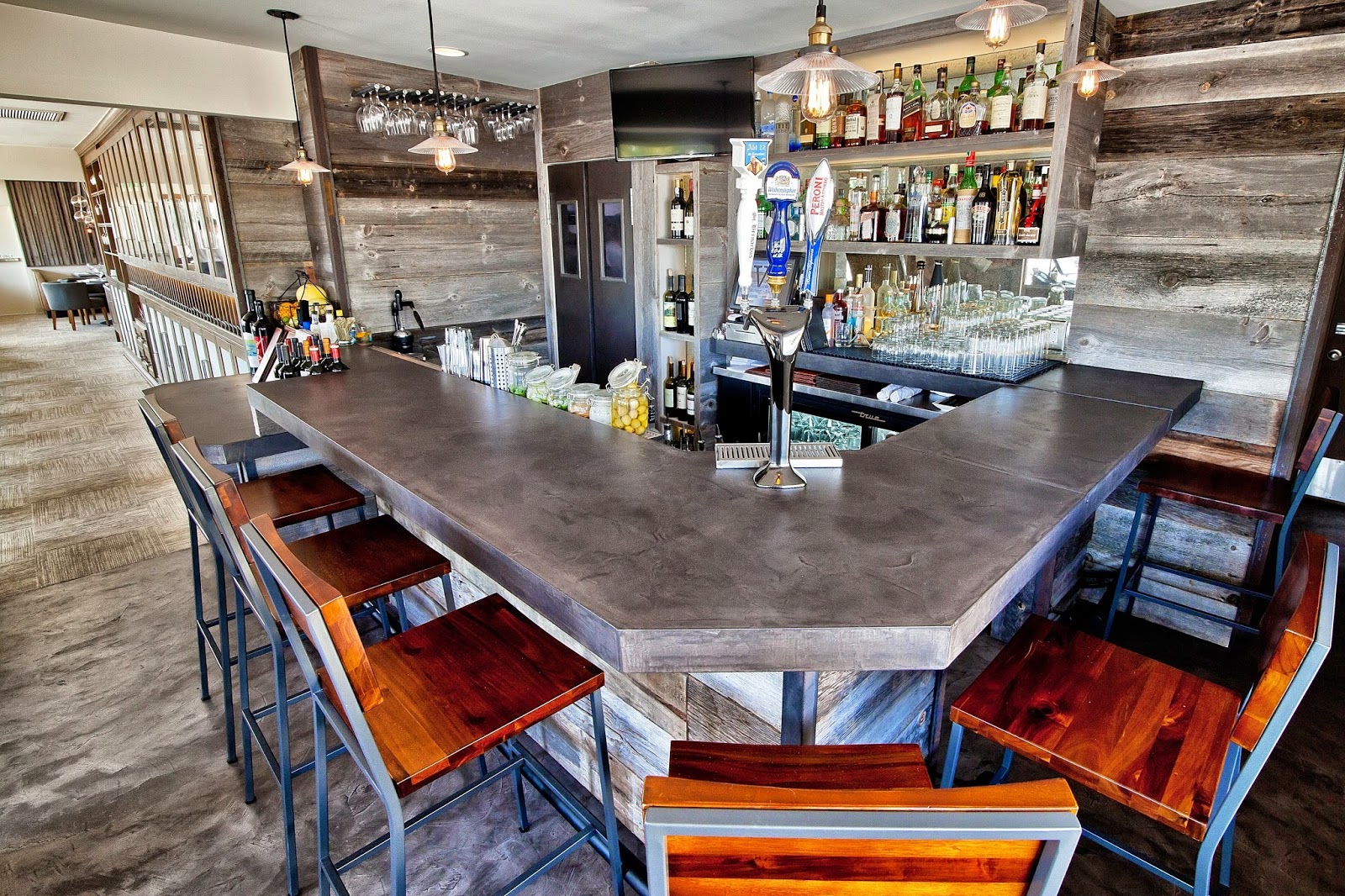 V's restaurant + bar